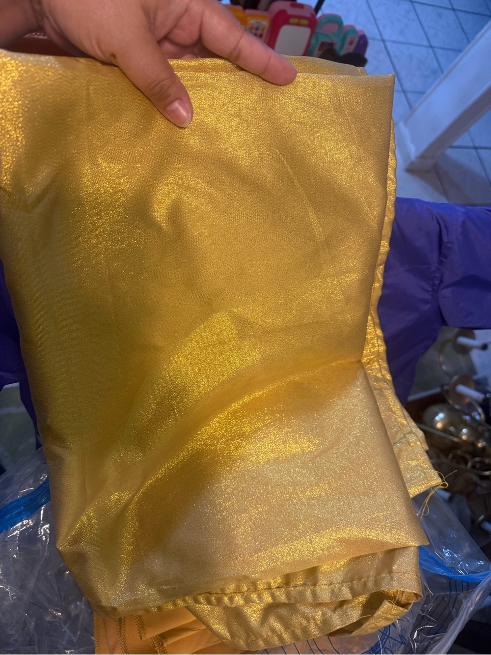 Gold Shimmer Kitchen Linen - Elegant tablecloth an 7 napkins